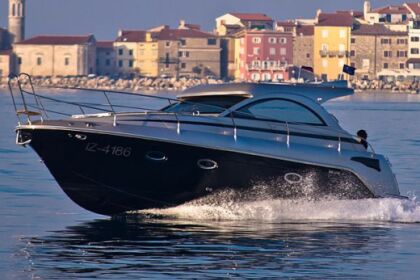 Charter Motorboat Mirakul 30 Hardtop Biograd na Moru