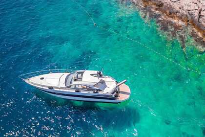 Charter Motorboat Pershing 46 Hvar