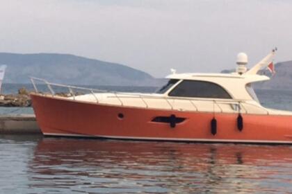 Charter Motorboat Mochi Craft Dolphin 44' Portofino