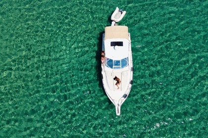 Hire Motorboat Tiara 33 Santorini