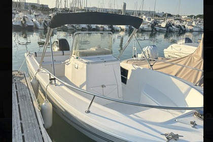 Location Bateau à moteur Kelt sa White shark 205 open Royan