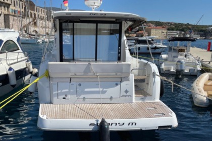 Charter Boat without licence   Jeanneau NC 33 Punat