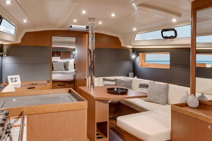 Hire Sailboat Beneteau Oceanis 41.1 Volos