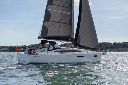 Hire Sailboat Jeanneau Sun Odyssey 380 Makkum
