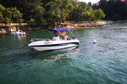 Hire Motorboat Nautitech Bluline 19 Poreč