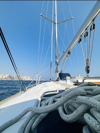 Valeta Sailboat BAVARIA 44 alt tag text