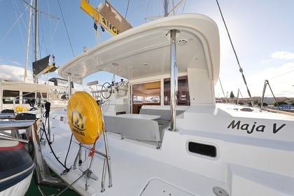 Charter Catamaran LAGOON 400 S2 Sukošan