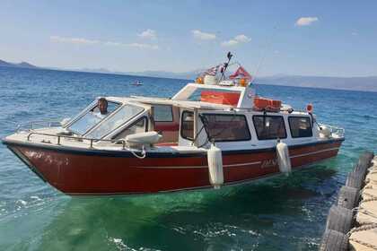 Rental Motorboat Robalo Custom Hydra