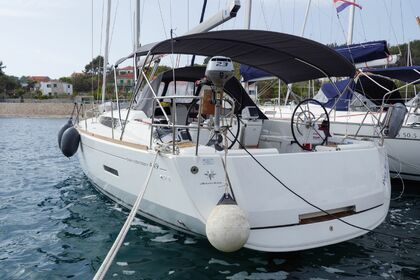 Rental Sailboat Jeanneau Sun Odyssey 449 Šolta