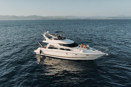 Charter Motorboat Sunseeker Manhattan 48 Fly Split