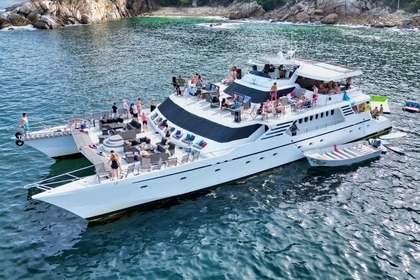 Noleggio Yacht a motore 100' Mega Yacht [All Inclusive] Puerto Vallarta