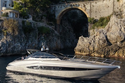 Verhuur Motorjacht Riva Vertigo Positano