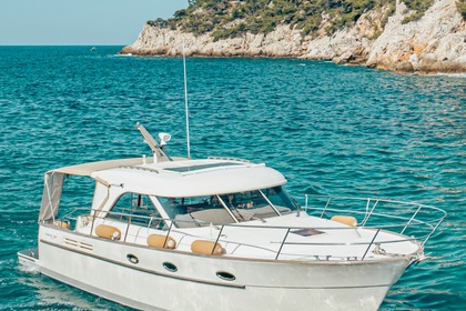 Charter Motorboat Arcoa Mystic 39 La Ciotat