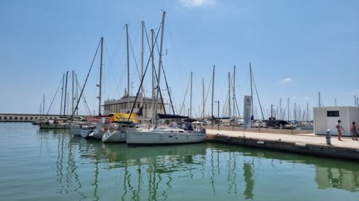 Castelldefels Sailboat Bavaria 33 Cruiser alt tag text