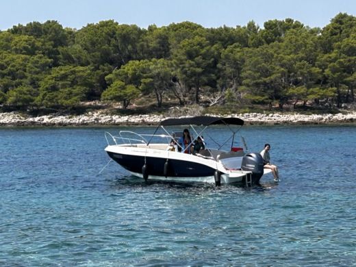 Split Motorboat Speedy Cayman 5.85 alt tag text