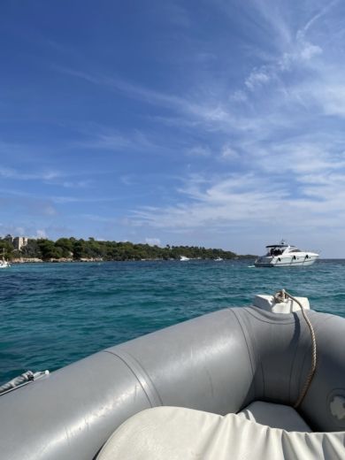 Cannes RIB Bombard sunrider 650 alt tag text