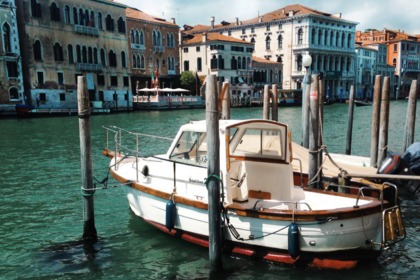 Hire Motorboat Sciallino Sciallino20 Venice