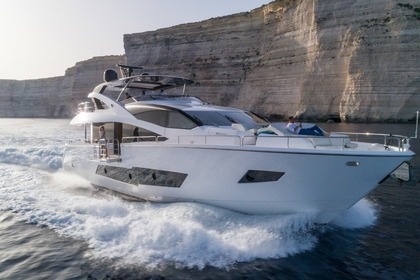 Noleggio Yacht a motore Sunseeker 86 San Giuliano