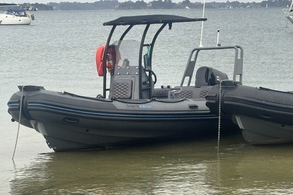 Rental RIB Highfield 600 escape family Vannes
