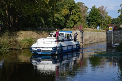 Location Péniche Custom Triton 1050 (Chenillé Changé) 28cv Chenillé-Changé