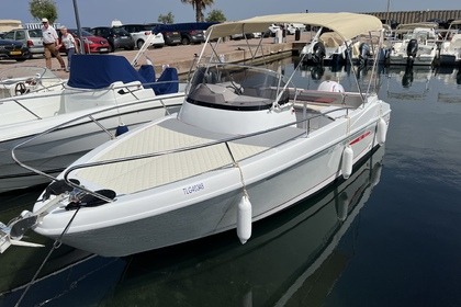 Charter Motorboat SELVA 6.7 Sun deck Les Issambres