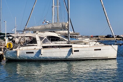 Hire Sailboat Beneteau Oceanis 41 Golfe Juan