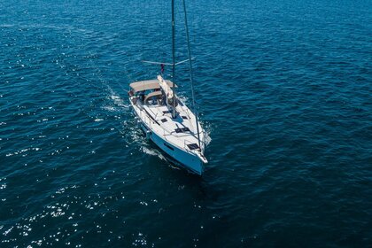 Charter Sailboat Jeanneau Sun Odyssey 440 Alimos