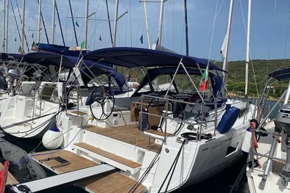 Hire Sailboat  Oceanis 40.1 Cugnana Verde