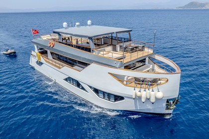 Location Yacht Custom built luxury motor yacht trawler with a capacity of 12 people Fethiye