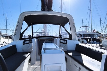 Rental Sailboat BENETEAU OCEANIS 35 Les Sables-d'Olonne