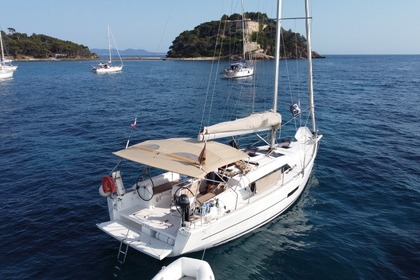 Charter Sailboat Dufour 382 GL Hyères