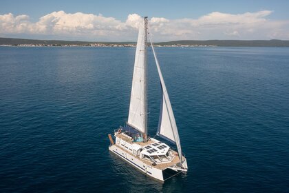 Location Catamaran Custom Made Upwind 50 Eco - 4 + 1 cab. Trogir