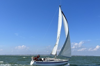 Hire Sailboat Beneteau First 30 Boulogne-sur-Mer