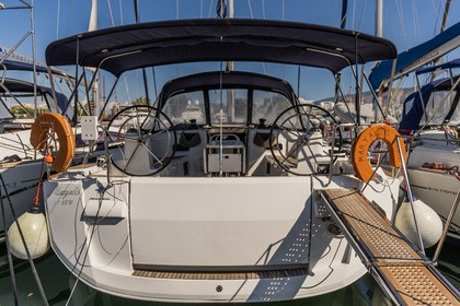Charter Sailboat Jeanneau Sun Odyssey 519 - 4 cabins Athens