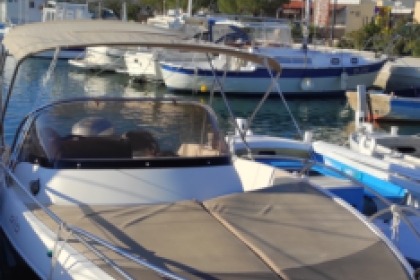 Charter Motorboat Galia Sundeck 630 Jezera