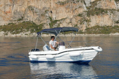 Charter Boat without licence  nireus 455 Pilos