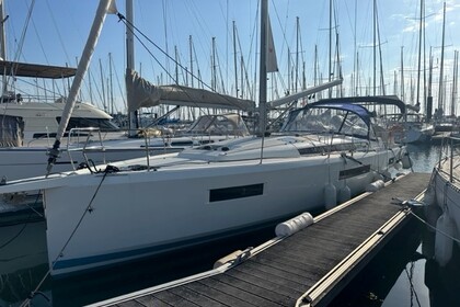 Hire Sailboat Jeanneau Sun Odyssey 440 La Rochelle