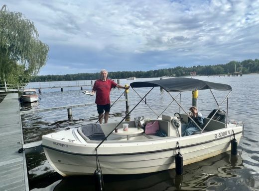 Berlín Motorboat Sloep 500 alt tag text