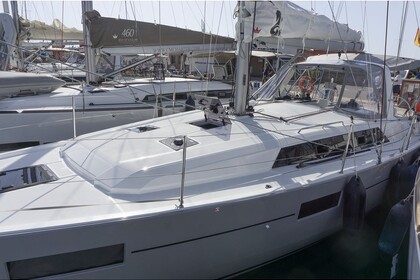 Charter Sailboat  Oceanis 41.1 Port de Pollença