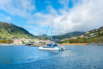 Charter Catamaran Luna 49 Split