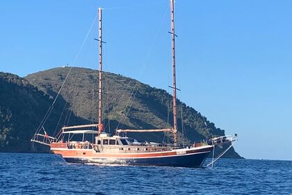 Charter Gulet john deere j Aeolian Islands