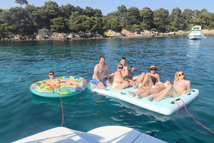 Charter Motorboat Bénéteau Flyer 7,7 Sundeck Juan les Pins