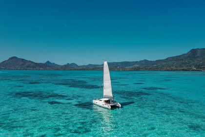 Location Catamaran Fountaine Pajot Mahe 36 Rivière Noire