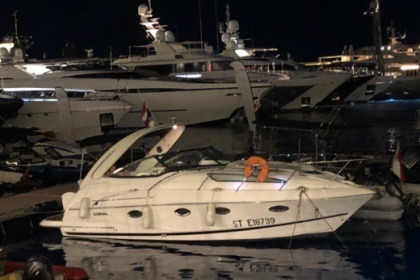 Rental Motorboat Doral International 32