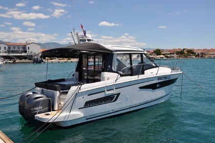 Hire Motorboat Jeanneau Merry Fisher 895 Pula