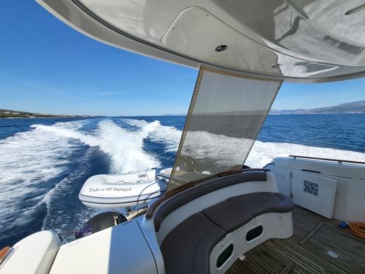 Split Motorboat JEANNEAU PRESTIGE 46 FLY alt tag text