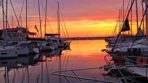 Marseille Sailboat BENETEAU OCEANIS 40 alt tag text