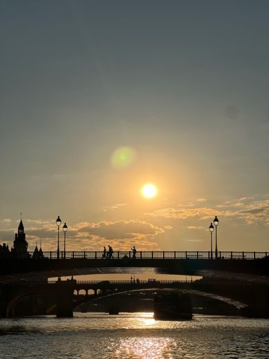 París Motorboat PONTOON I alt tag text