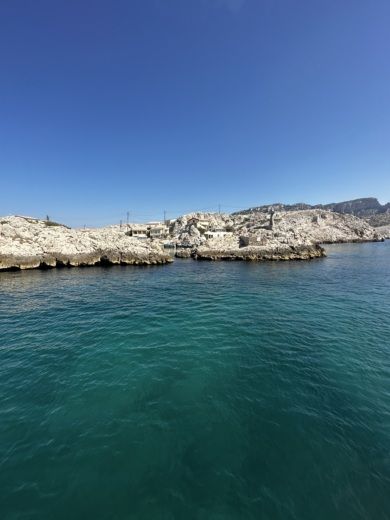 Old Port of Marseille Motorboat Beneteau FLYER GT 38 alt tag text