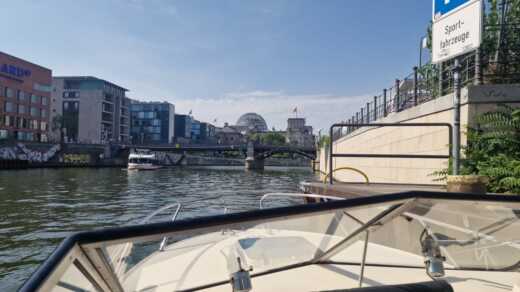 Berlin Motorboat Windy 23 alt tag text